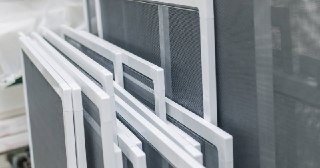 Москитные сетки на пластиковые окна Малгобек купить по цене от 940 руб.